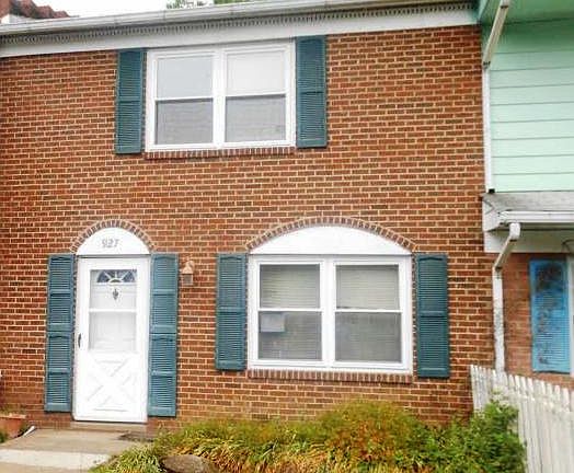 2nd image of 927 Bellows Ave