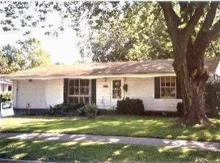 1247 Dogwood Ln, Bloomington, IL 61704