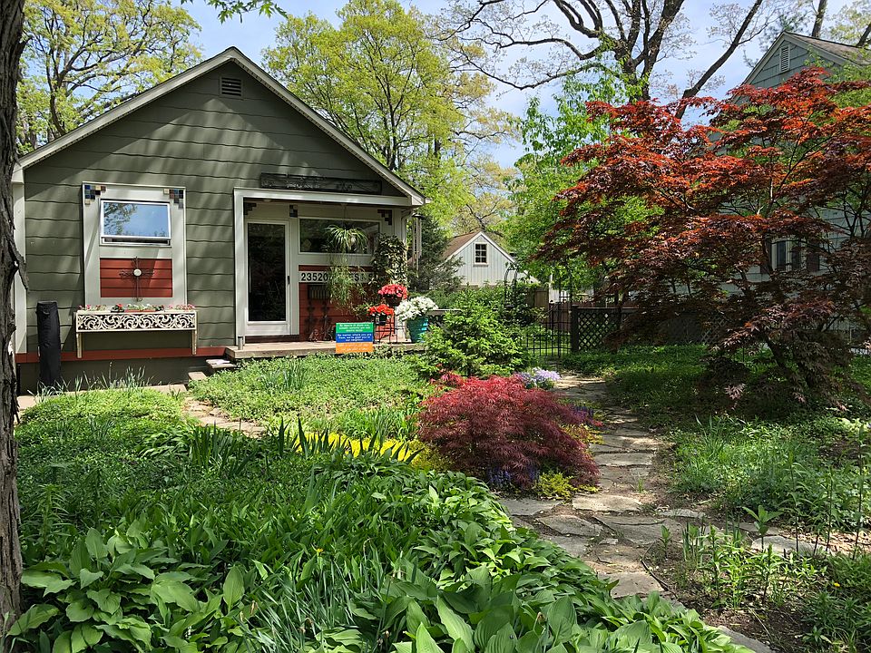 1st image of 23520 Forest Ave