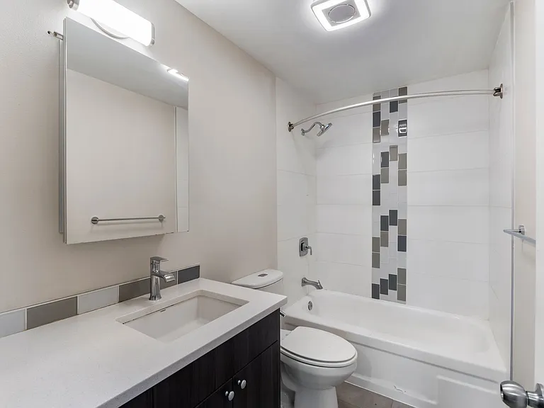 715 Nob Hill Ave N — Photo 5