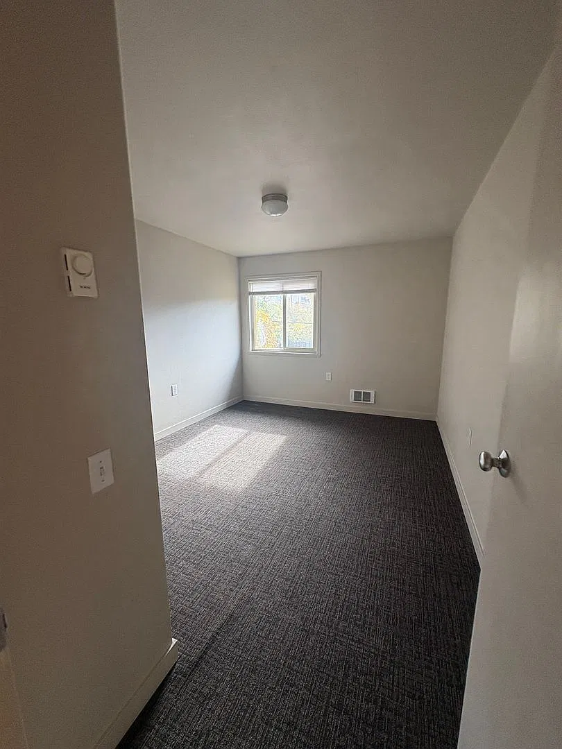844 Bg Handel Apts — Photo 3