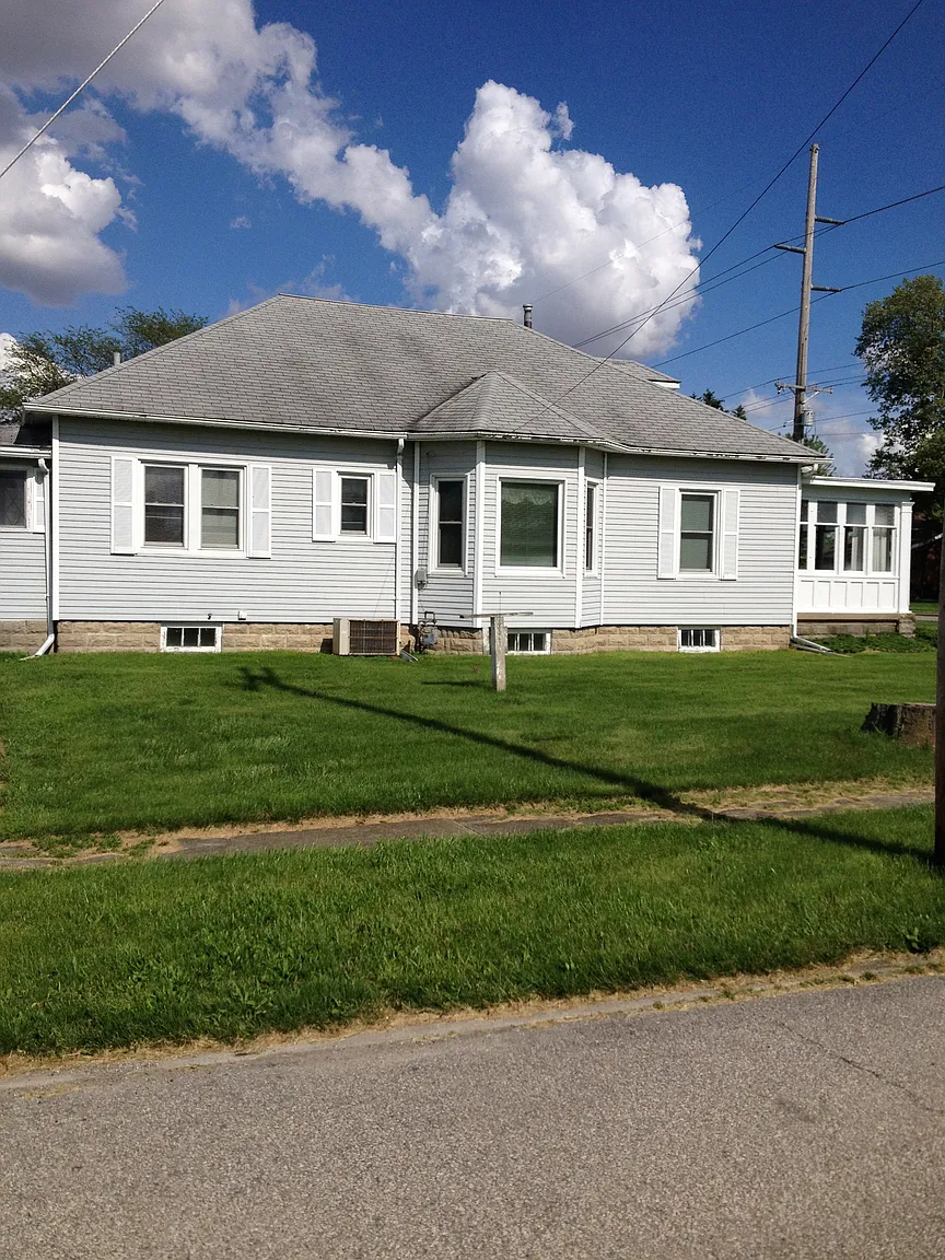 302 E Jasper St photo 1