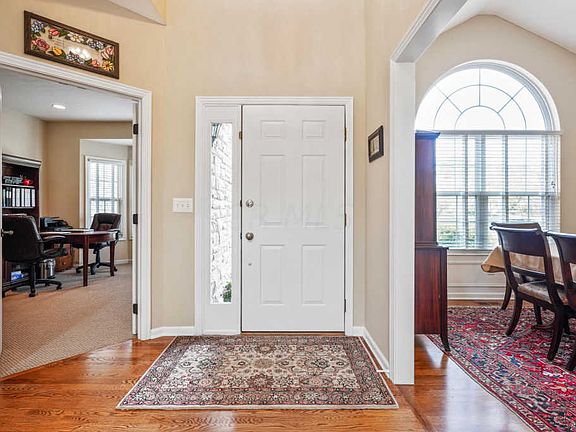 2nd image of 387 Vinwood Ln