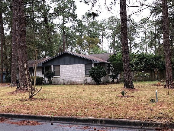 3rd image of 703 Holly Dr