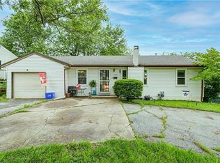 10016 Hillcrest Rd, Kansas City, MO 64134