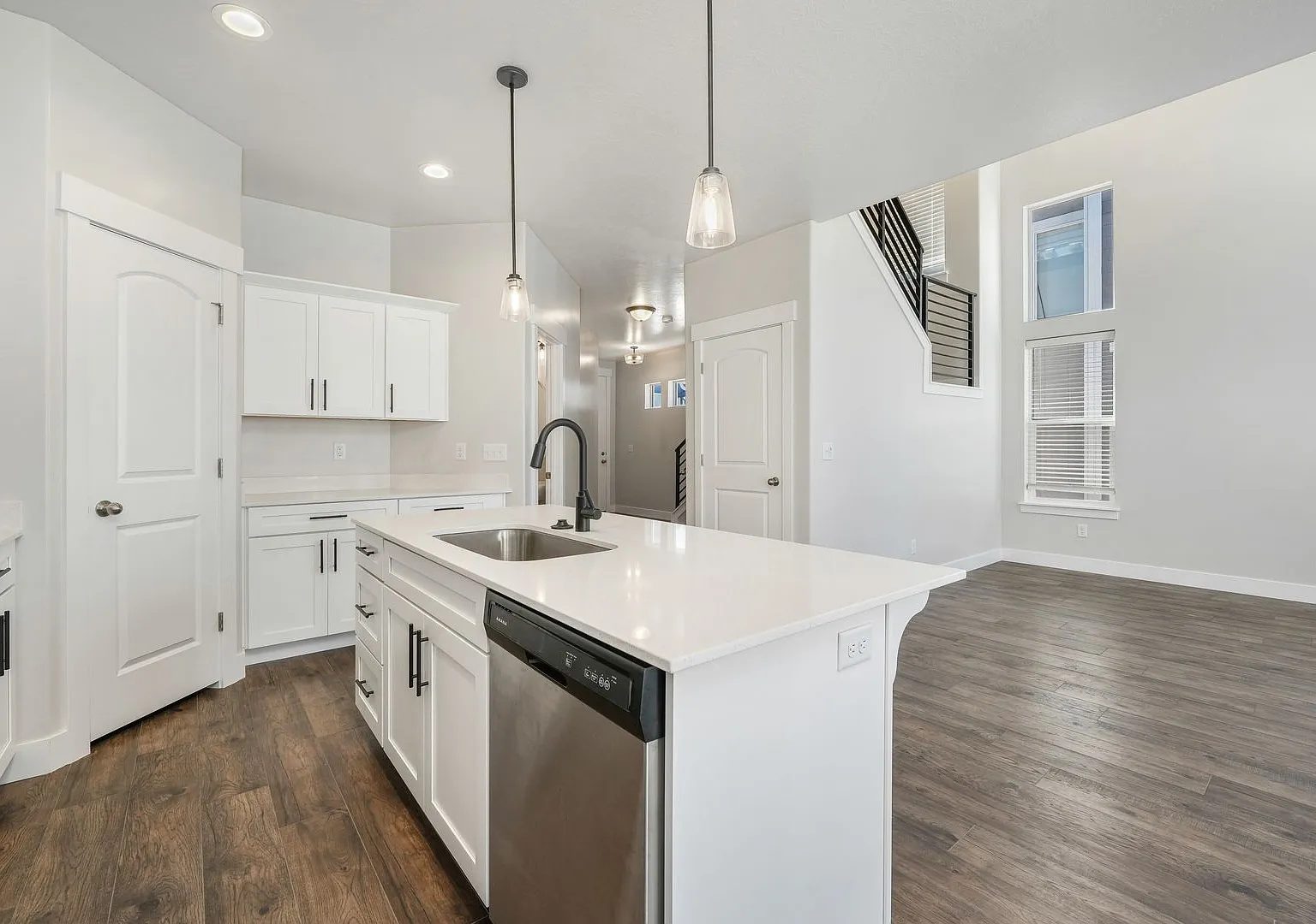 Bright End-Unit Townhome in Lehi - Pet friendly. — Photo 3