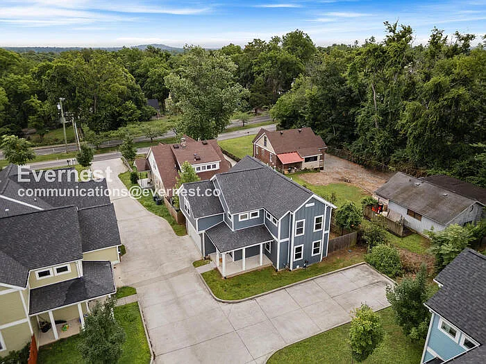 4 bed, 3.0 bath, 2228 sqft, $3,645 — Photo 4