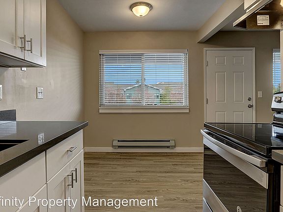 5th image of 802 Harrington Ave NE #10855390
