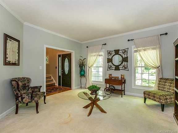 5th image of 101 Aspen Ln