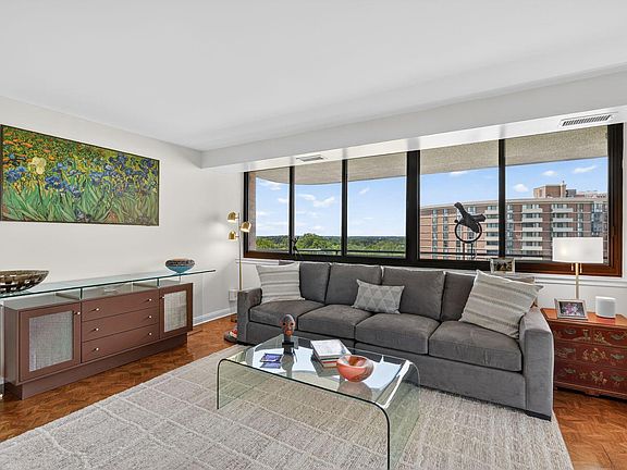 4th image of 4550 N Park Ave APT 910