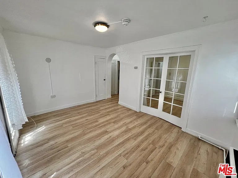 934 1/2 S Berendo St — Photo 3