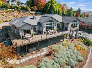 1566 Satellite Dr, Medford, OR