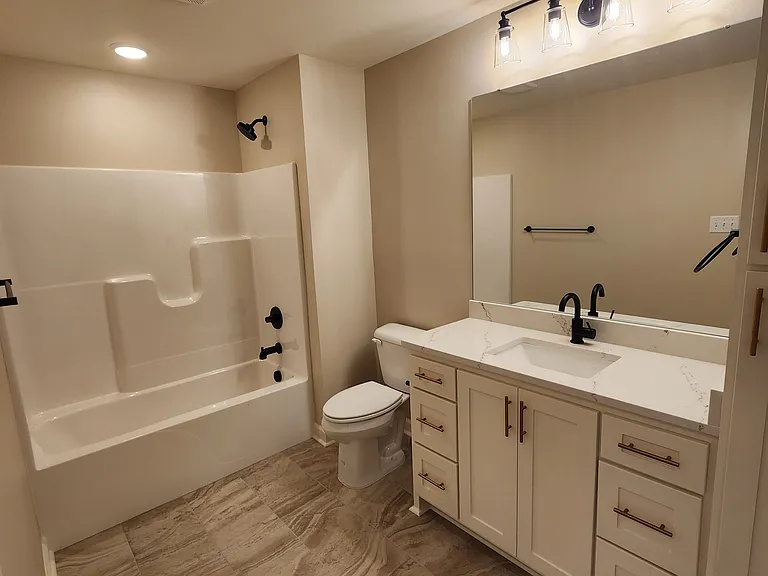 148 Kelton Dr — Photo 5