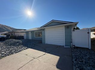 607 S 1st St, Brewster, WA 98812