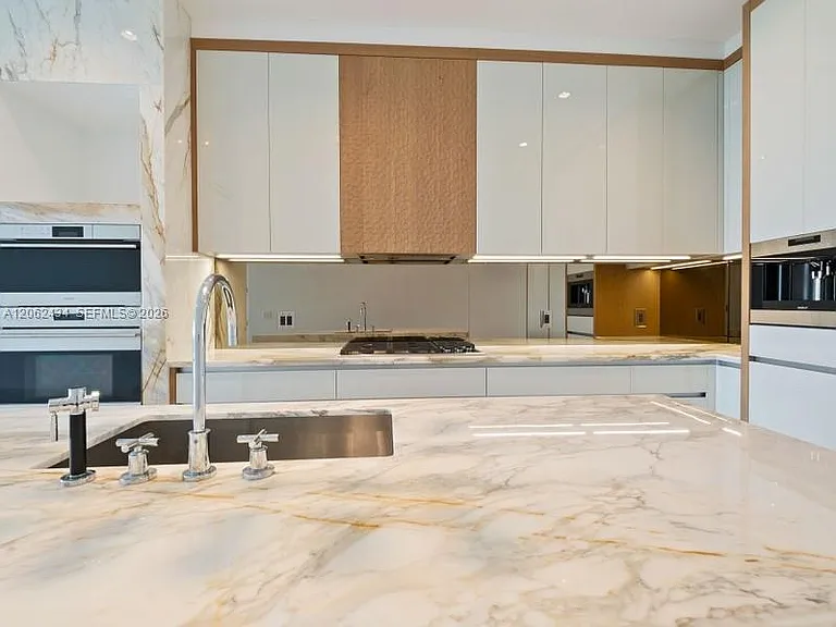 2811 S Bayshore Dr #5C — Photo 17