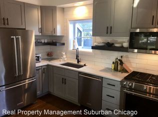 59 S Main St, Glen Ellyn, IL 60137