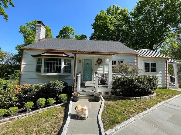 51 Grandview Rd, Fairfield, CT 06825