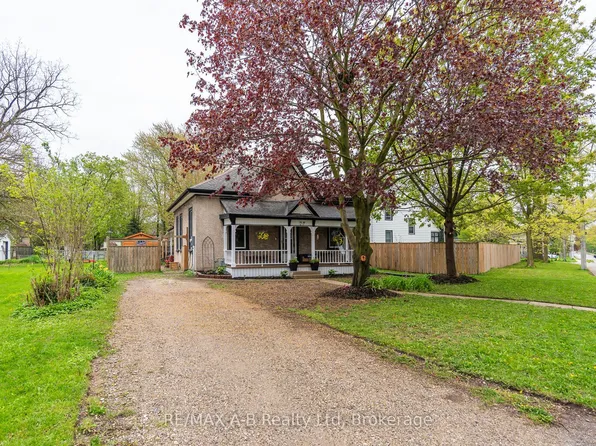 27 Home St, Stratford, ON N5A 1Z8