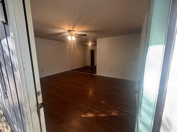 4th image of 434 Hollow Hill Rd