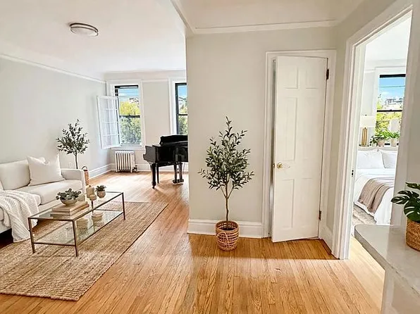 253 W 16th St APT 3G, New York, NY 10011
