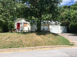 200 Mountain St, Cassville, MO 65625