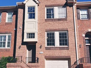 8013 Merry Oaks Ct, Vienna, VA 22182