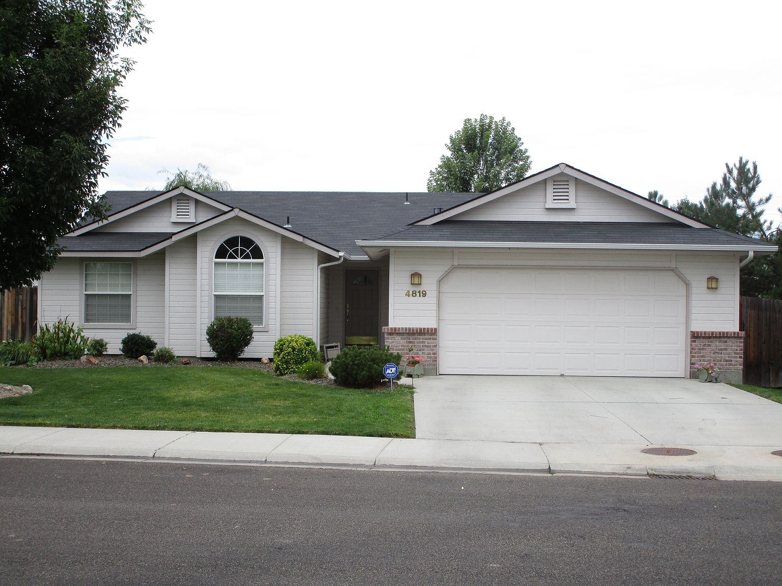 アサセース 2026/08/04 お昼12時まで 4819 S Greenacres Way, Boise, ID 83709 | Zillow