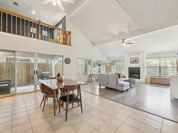 3218 Knoll West Dr, Houston, TX 77082