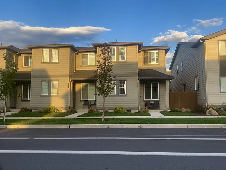 2532 NE Purcell Blvd — Photo 2