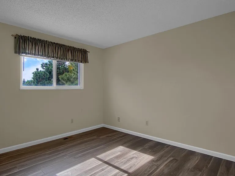 1197 Applewood Dr — Photo 14