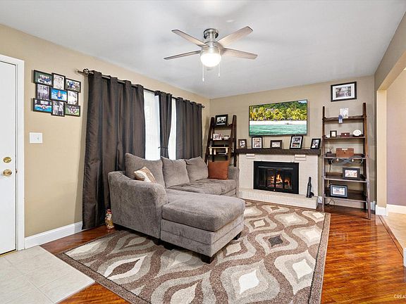 4th image of 300 Basswood Dr
