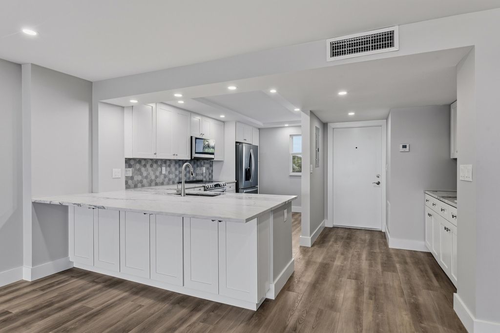 1012 N OCEAN Boulevard #202, photo 4