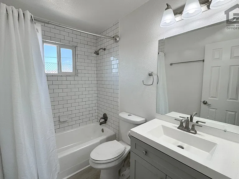 1320 N 48th Pl — Photo 10