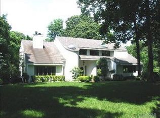 99 N Country Rd, Shoreham, NY 11786