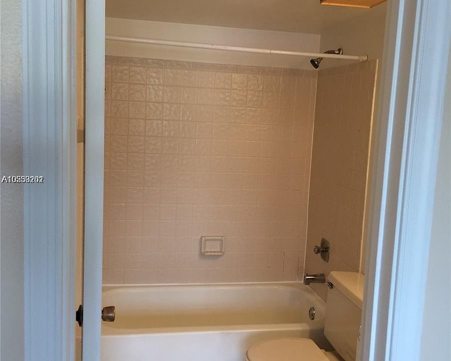 1st image of 1007 Twin Lakes Dr