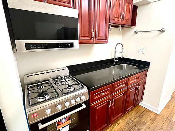 2nd image of 315 10th Ave APT 1