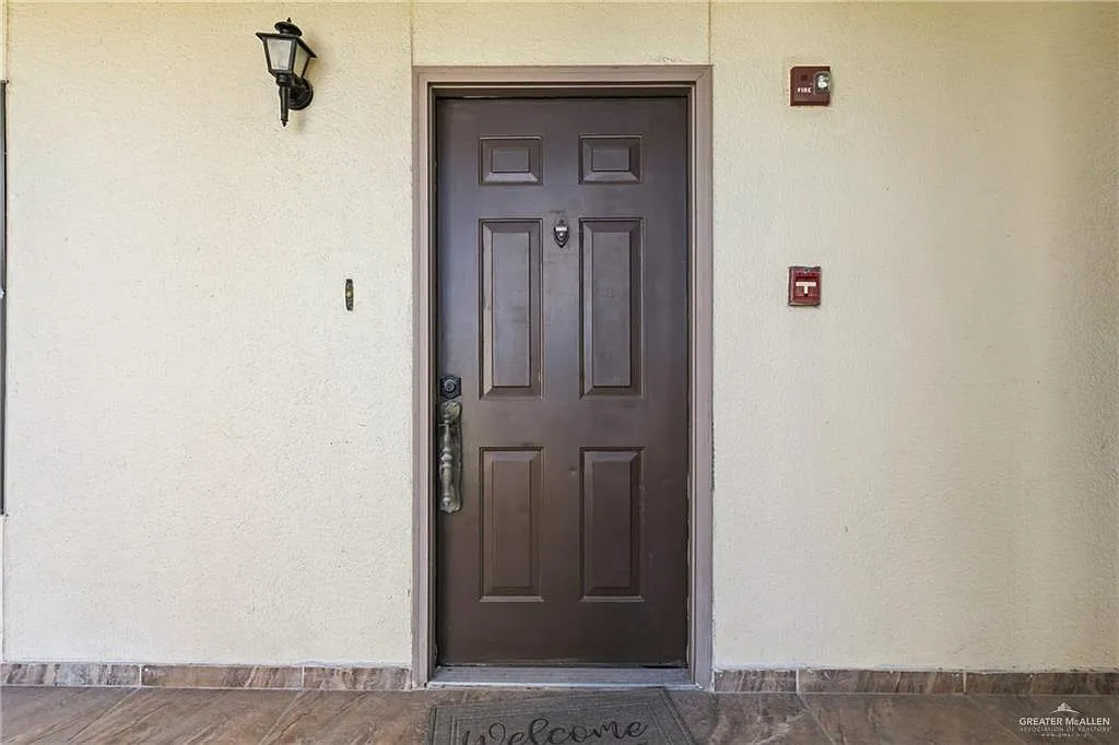 2900 Ashley Dr — Photo 3