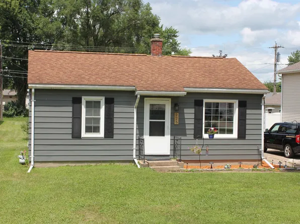 225 Toneff Dr, Elk Run Heights, IA 50707