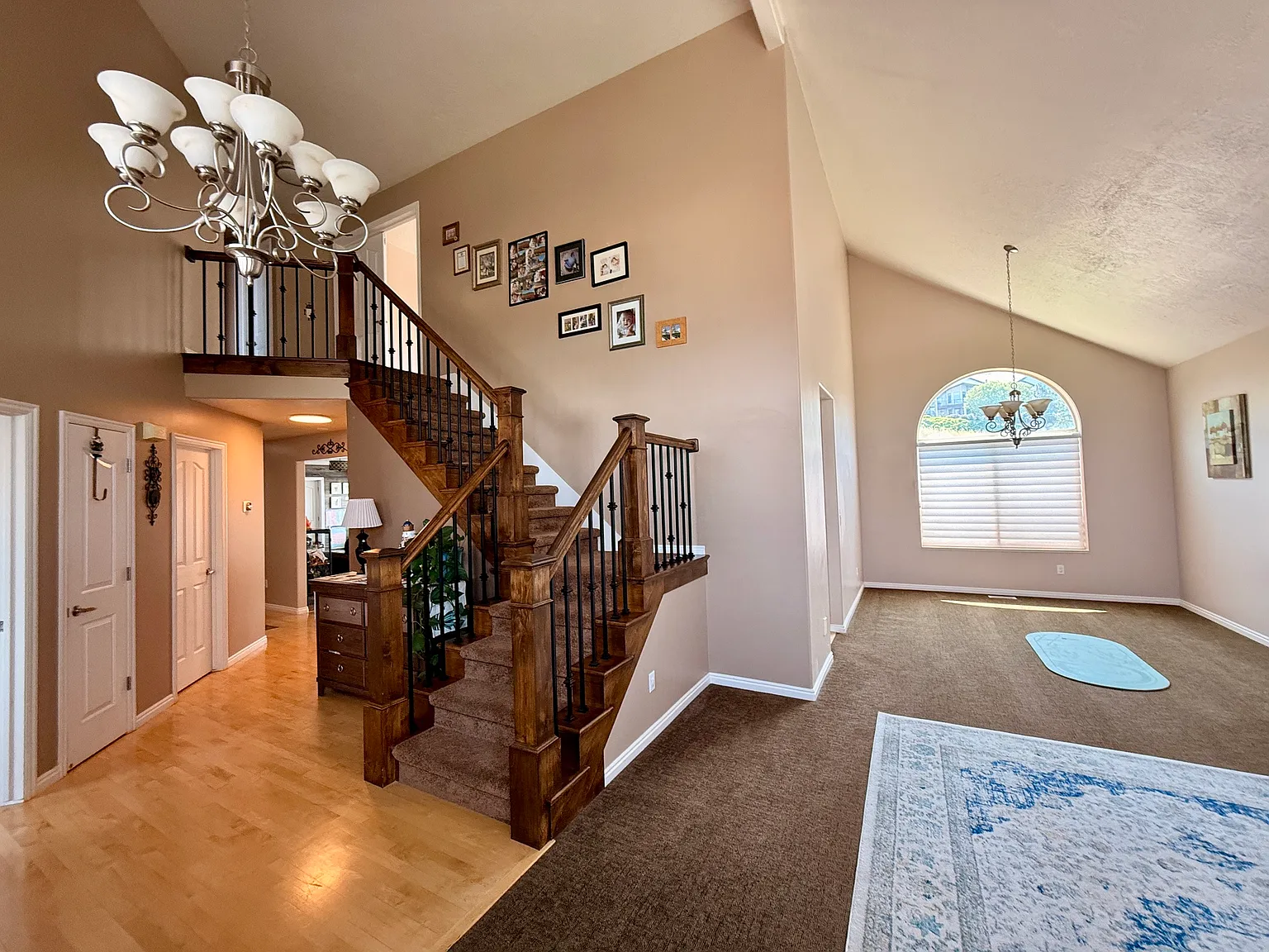 5 bed, 3.5 bath, 4301 sqft, $4,200 — Photo 2