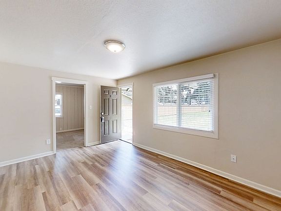 4th image of 848 174th St S Unit B