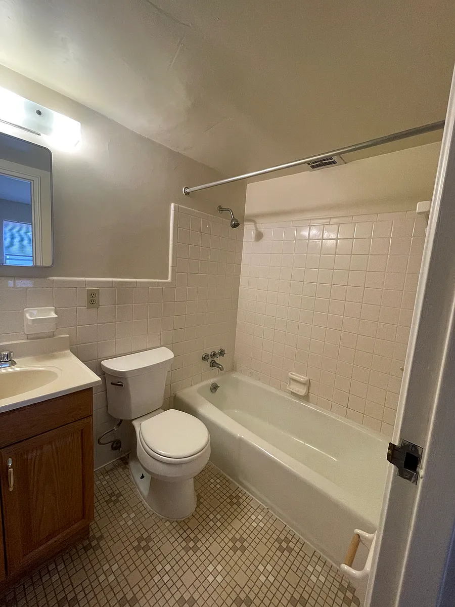 Building Photo - 344 Shiloh St #103