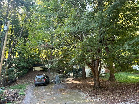 3rd image of 119 Lowridge Rd