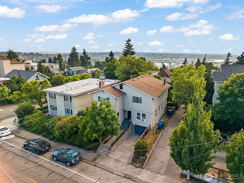 2nd image of 4707 Phinney Avenue N