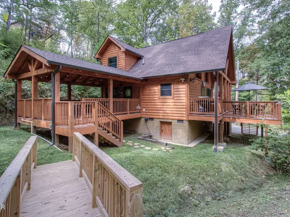 2423 Paradise Falls Way, Sevierville, TN 37862