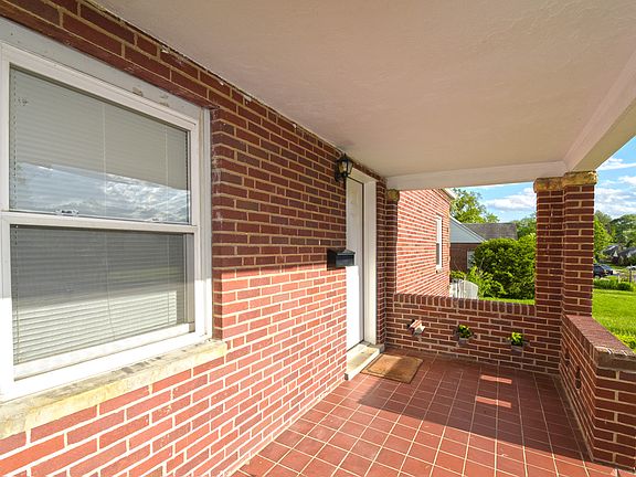 4th image of 8400 Banbury St