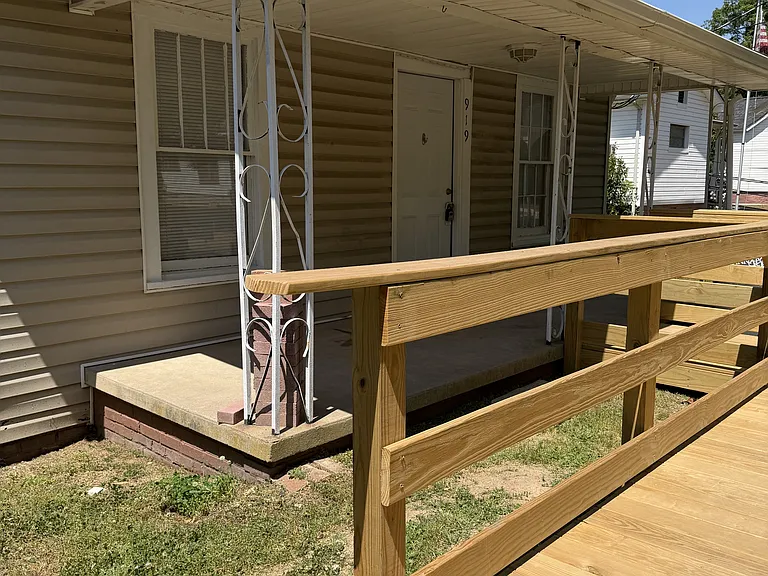 919 N Walnut St — Photo 2