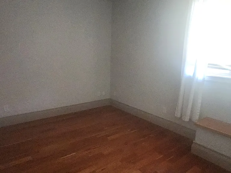 327 E Birch St — Photo 8