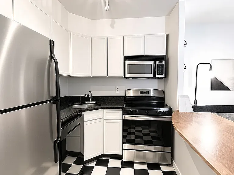408 8th Ave #4A — Photo 2