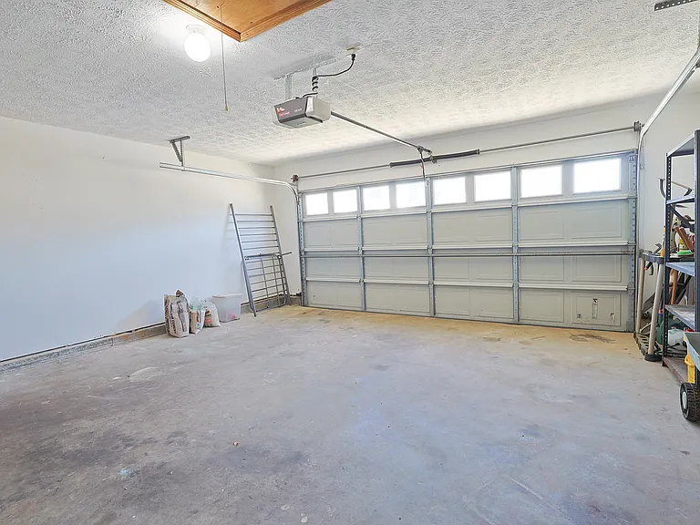 40 Harbour Lake Dr — Photo 36