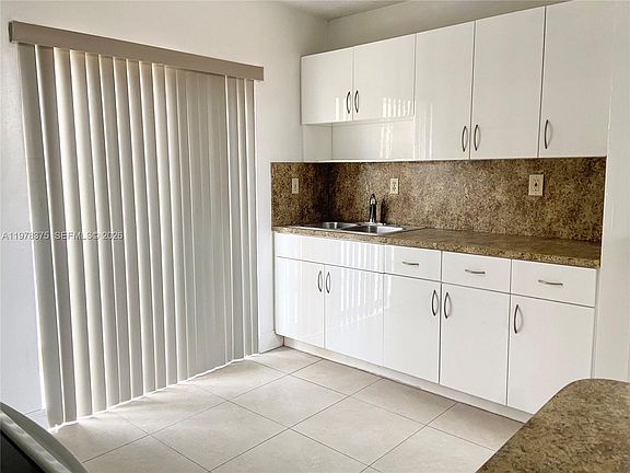 3rd image of 2740 W 62nd St APT 203